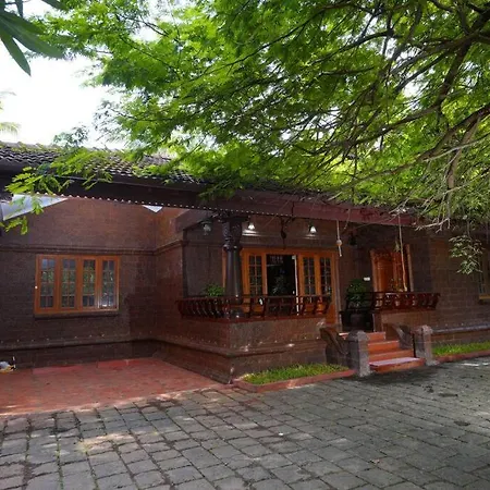 Illam Heritage Bungalow I Near Guruvayoor Temple Guruvayur Exterior photo