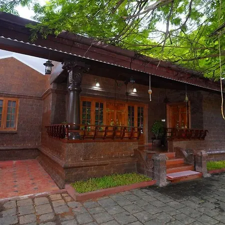 Illam Heritage Bungalow I Near Guruvayoor Temple Guruvayur Exterior photo