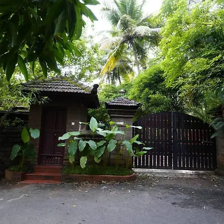 Illam Heritage Bungalow I Near Guruvayoor Temple Guruvayur Exterior photo
